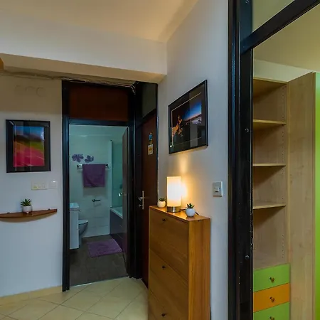 Apartment Many *